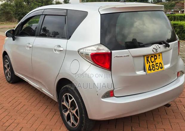 Toyota Ractis 2012 Silver