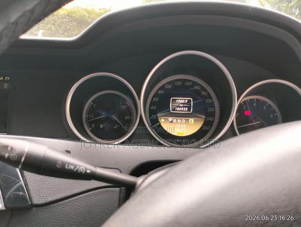 Mercedes-Benz C180 2012 Red