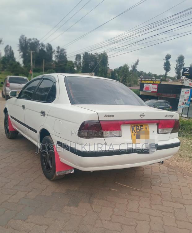 Nissan Sunny 2003 White