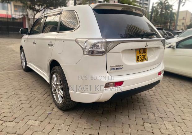 Mitsubishi Outlander 2.0 PHEV AWD 2014 White
