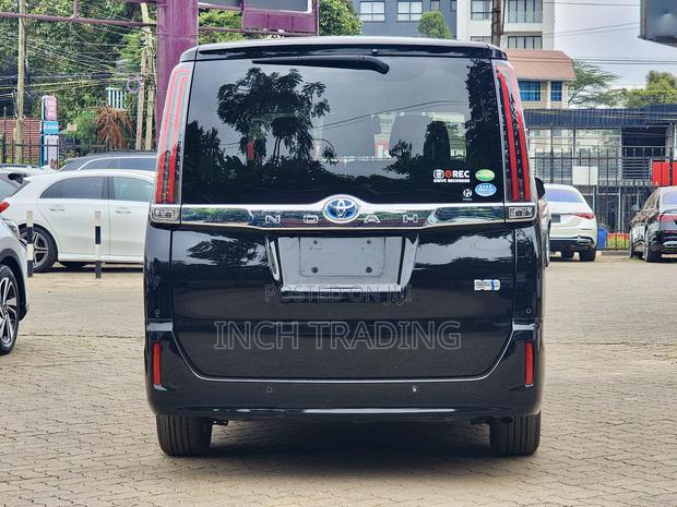 Toyota Noah 1.8 FWD Hybrid (7 seater) 2019 Black