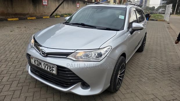 Toyota Corolla Fielder 2016 Silver