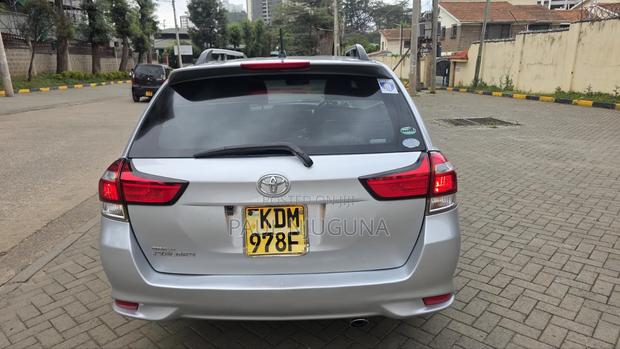 Toyota Corolla Fielder 2016 Silver