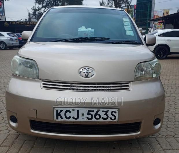 Toyota Porte 2009 White