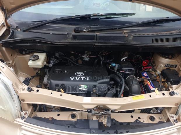 Toyota Porte 2009 White