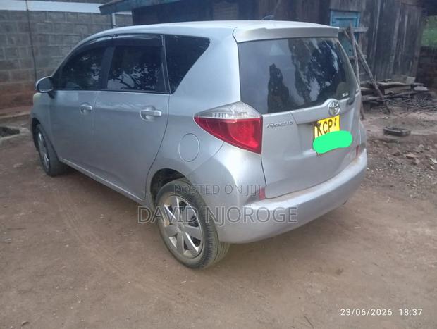 Toyota Ractis 2011 Silver