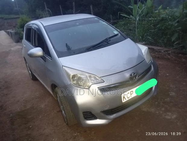 Toyota Ractis 2011 Silver