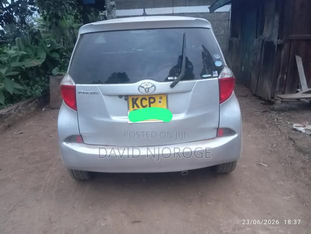 Toyota Ractis 2011 Silver