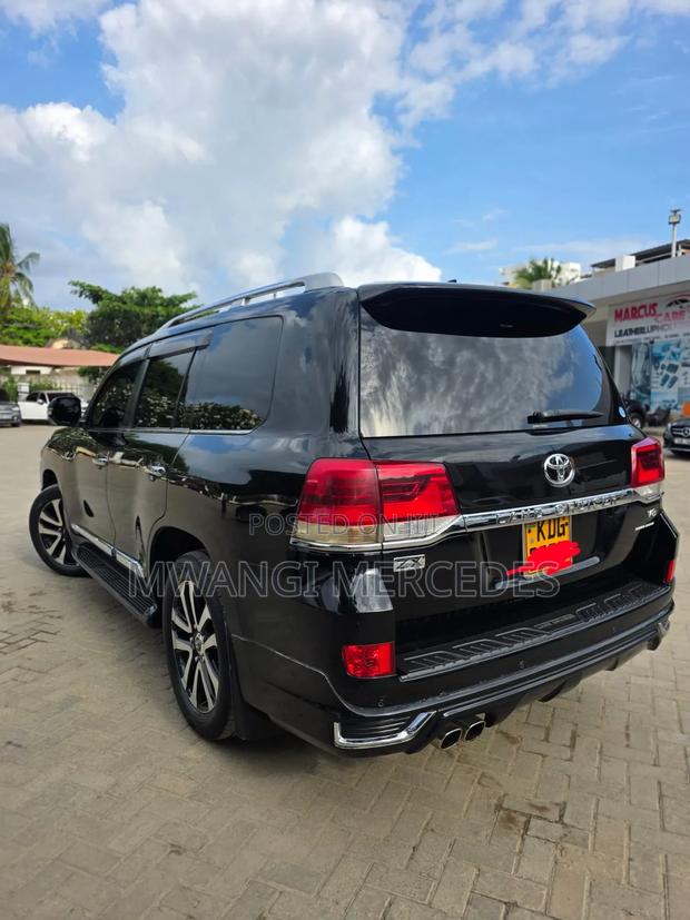 Toyota Land Cruiser 2016 Black