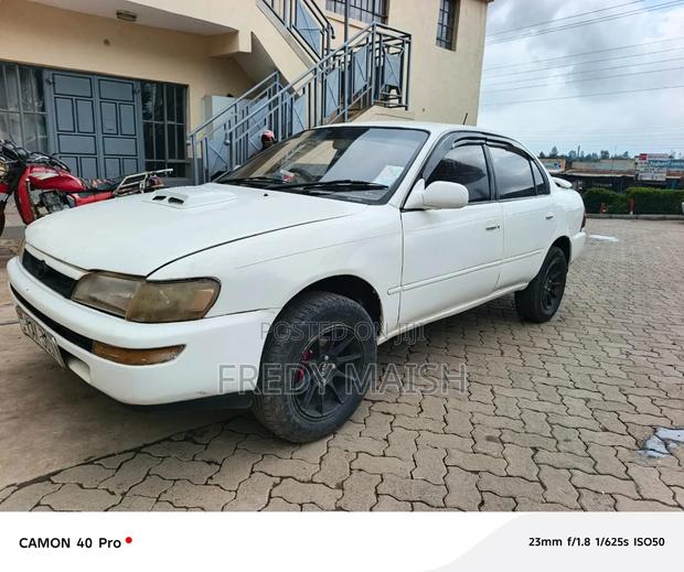 Toyota Corolla 1997 White