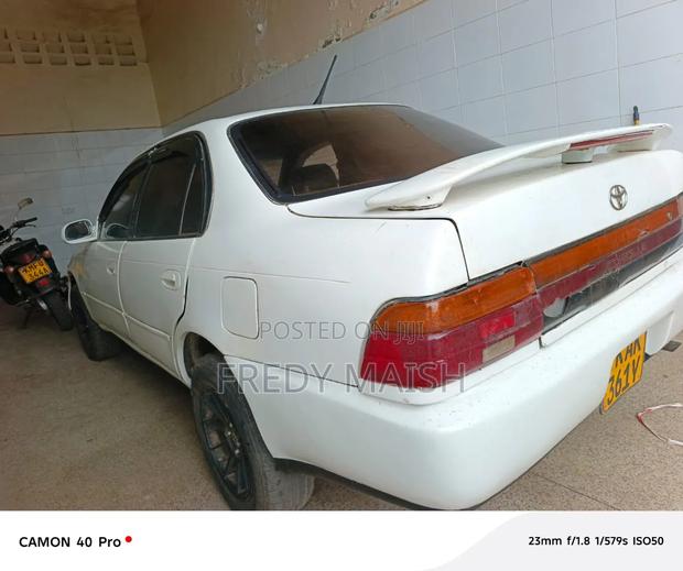 Toyota Corolla 1997 White