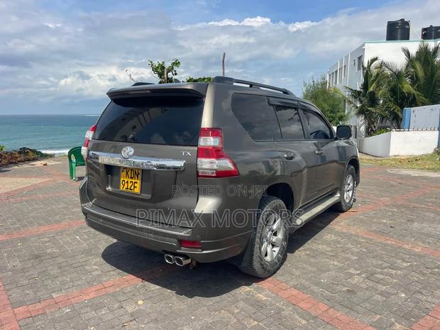 Toyota Land Cruiser Prado 2016 Gray