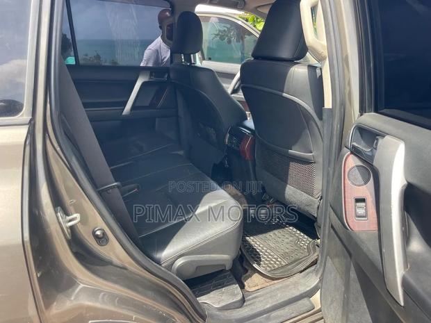 Toyota Land Cruiser Prado 2016 Gray