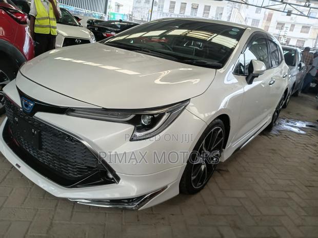 Toyota Corolla Hybrid 2023 White