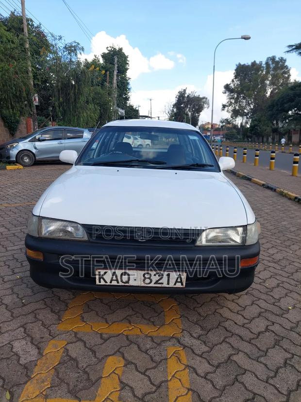 Toyota Corolla 1996 White