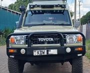 Toyota Land Cruiser 2017 Silver for sale