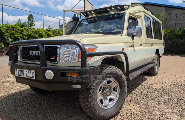 Toyota Land Cruiser 2017 Silver