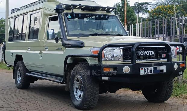 Toyota Land Cruiser 2017 Silver