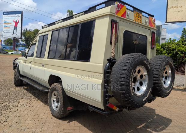 Toyota Land Cruiser 2017 Silver