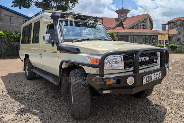 Toyota Land Cruiser 2017 Silver