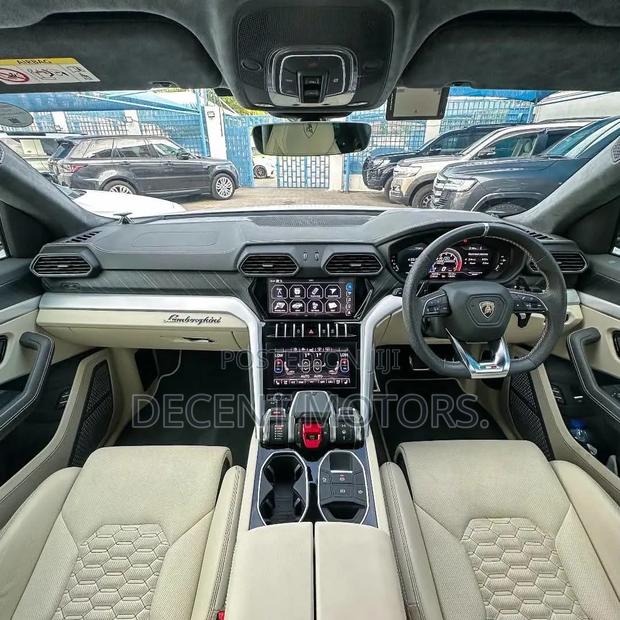 Lamborghini Urus 2024 White