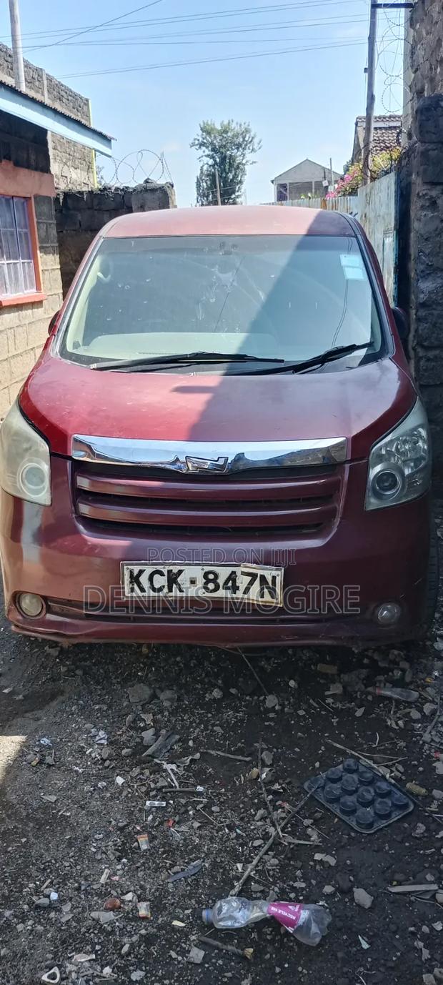 Toyota Noah 2009 Maroon