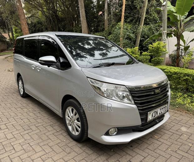 Toyota Noah 2016 Silver