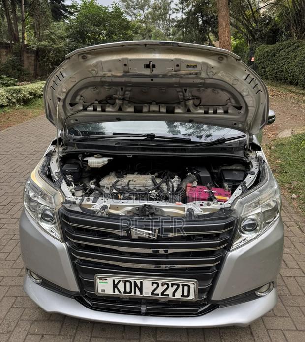 Toyota Noah 2016 Silver