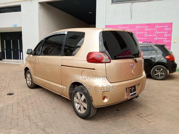 Toyota Porte 2010 Gold