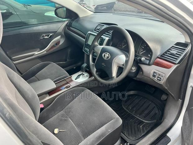 Toyota Premio 2015 Silver
