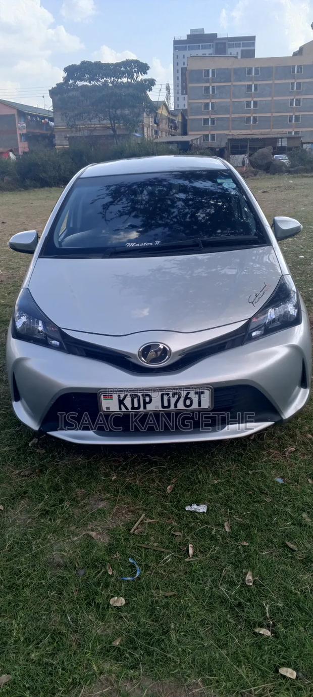 Toyota Vitz 2016 Silver