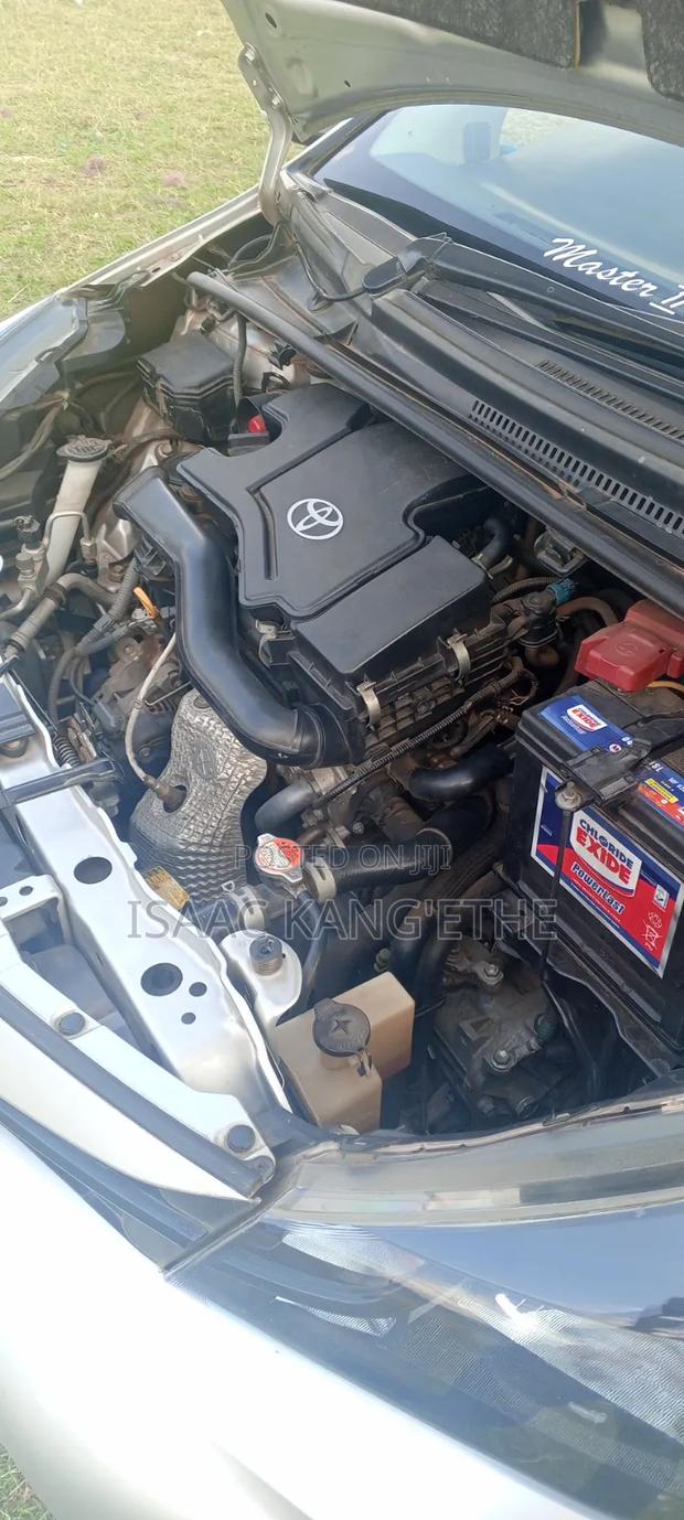 Toyota Vitz 2016 Silver