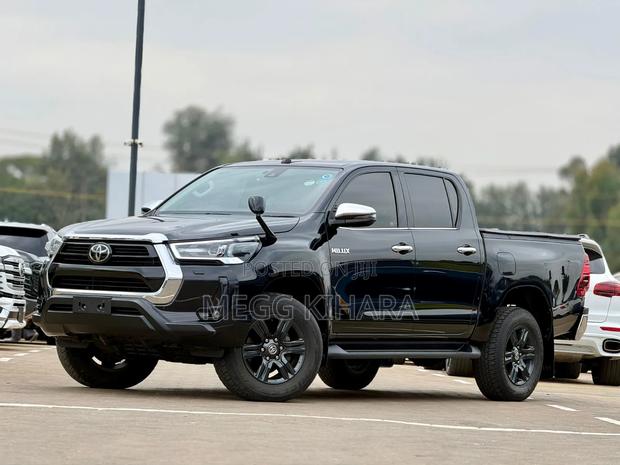 Toyota Hilux 2021 Black