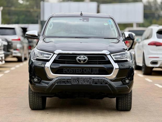 Toyota Hilux 2021 Black