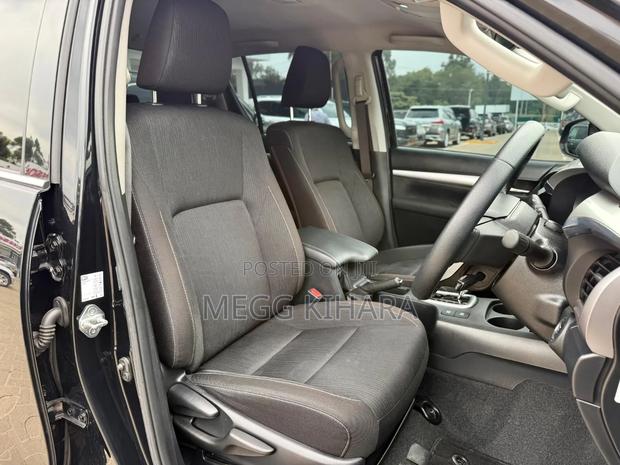 Toyota Hilux 2021 Black
