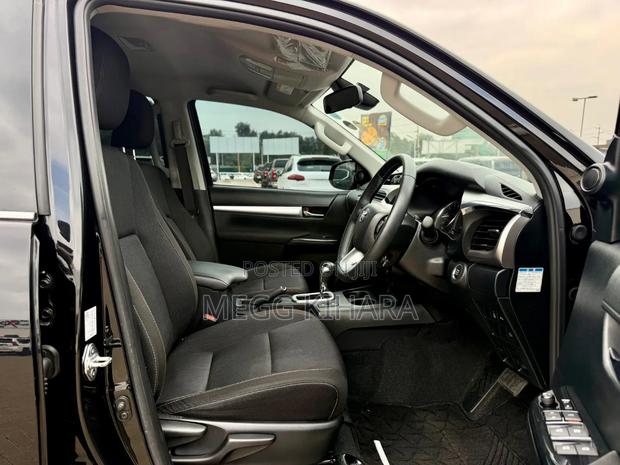 Toyota Hilux 2021 Black