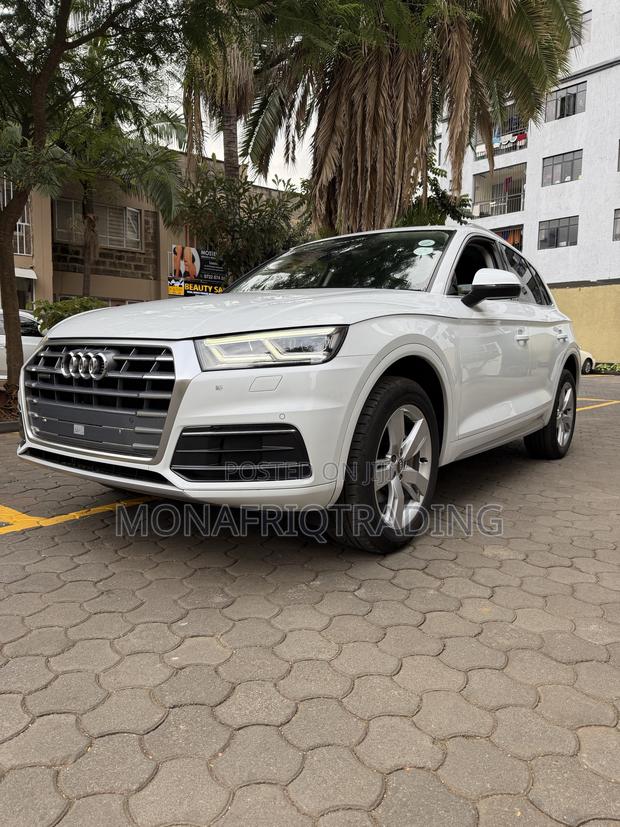 Audi Q5 2.0T Premium AWD quattro 2019 White