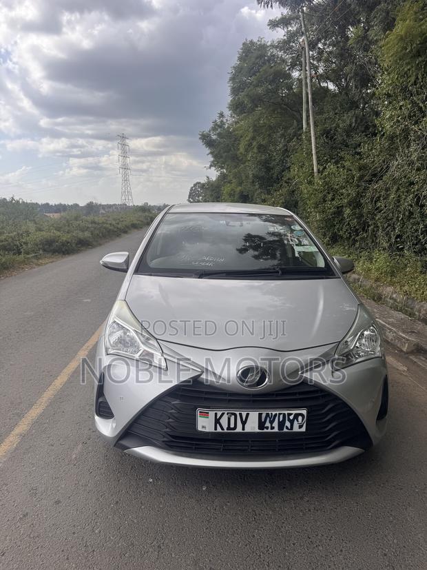 Toyota Vitz 2018 Silver