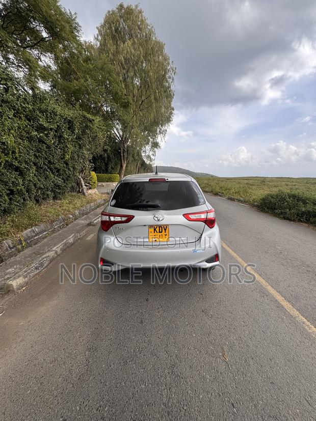 Toyota Vitz 2018 Silver