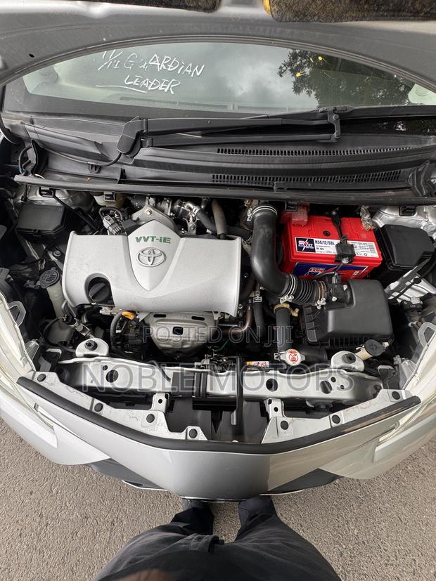 Toyota Vitz 2018 Silver