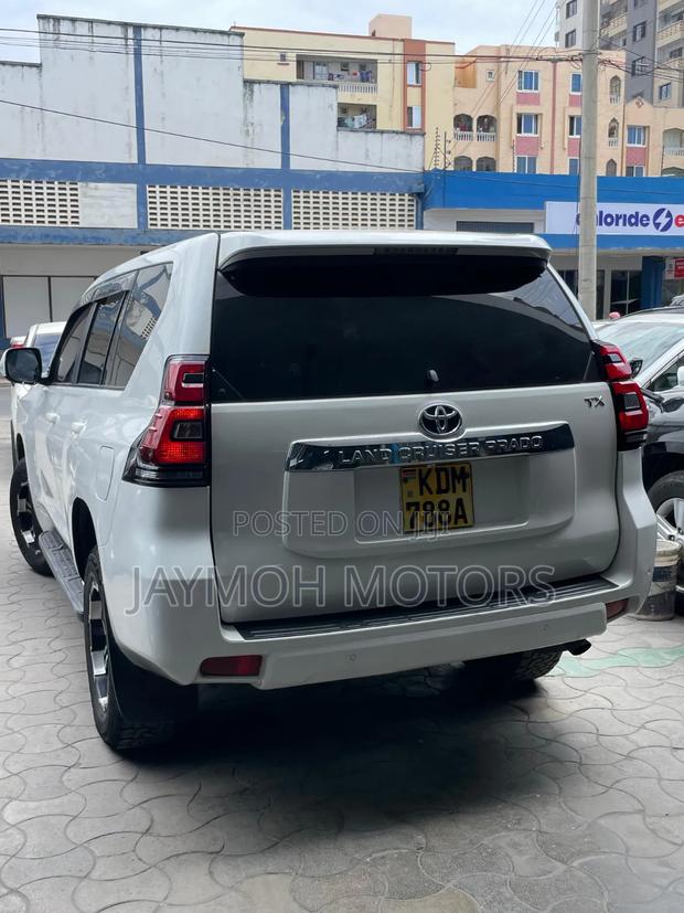Toyota Land Cruiser Prado 2018 White