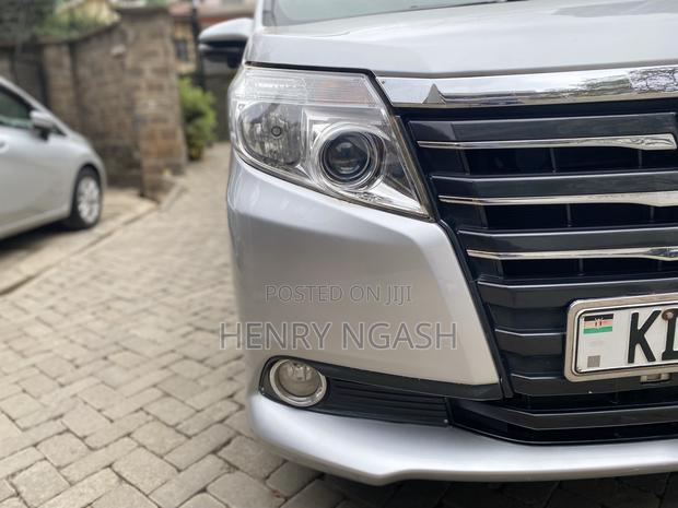 Toyota Noah 2016 Silver