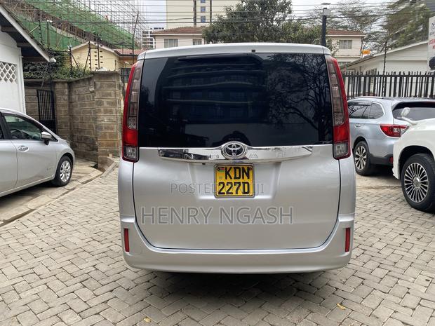 Toyota Noah 2016 Silver