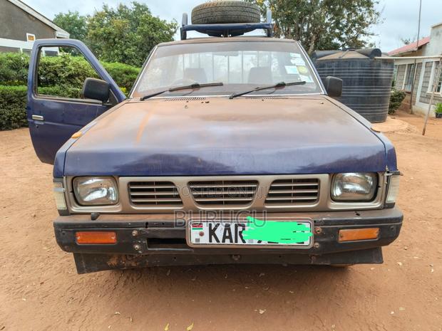 Nissan Pick-Up 1995 Blue