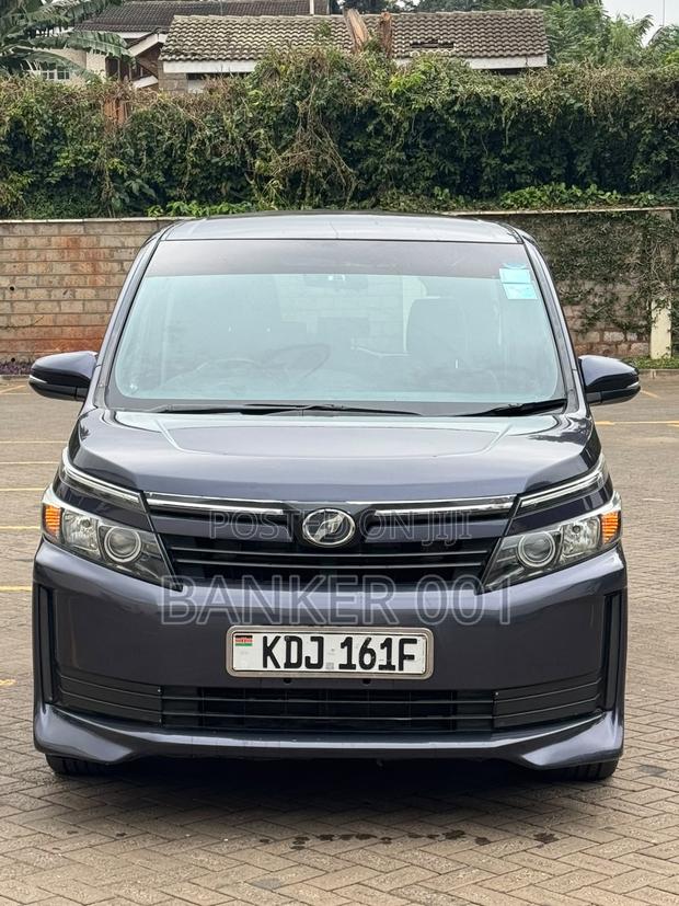 Toyota Voxy 2015 Gray