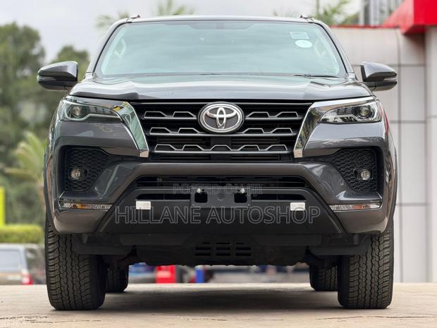Toyota Fortuner 2021 Gray