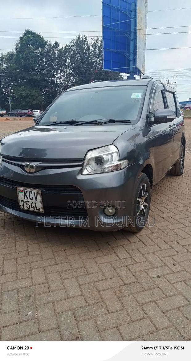 Toyota Sienta 2012 Black