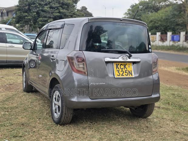 Toyota Ractis 2010 Gray