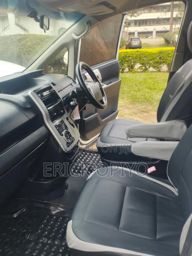 Toyota Voxy 2013 Pearl
