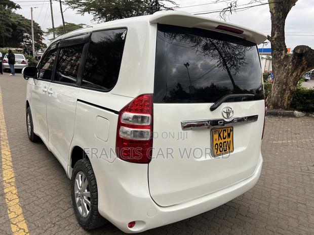 Toyota Noah 2012 White